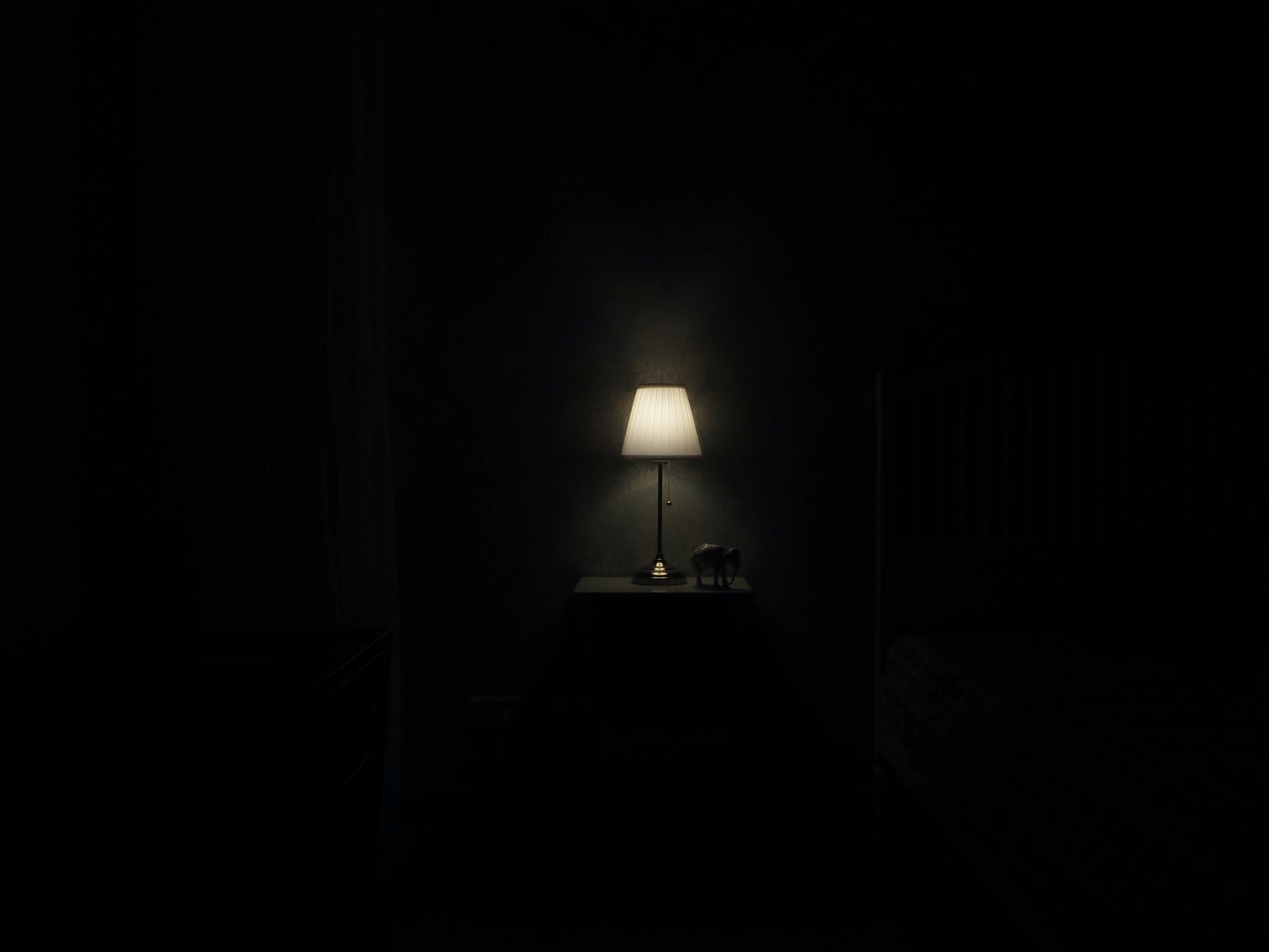 tmavá miestnosť